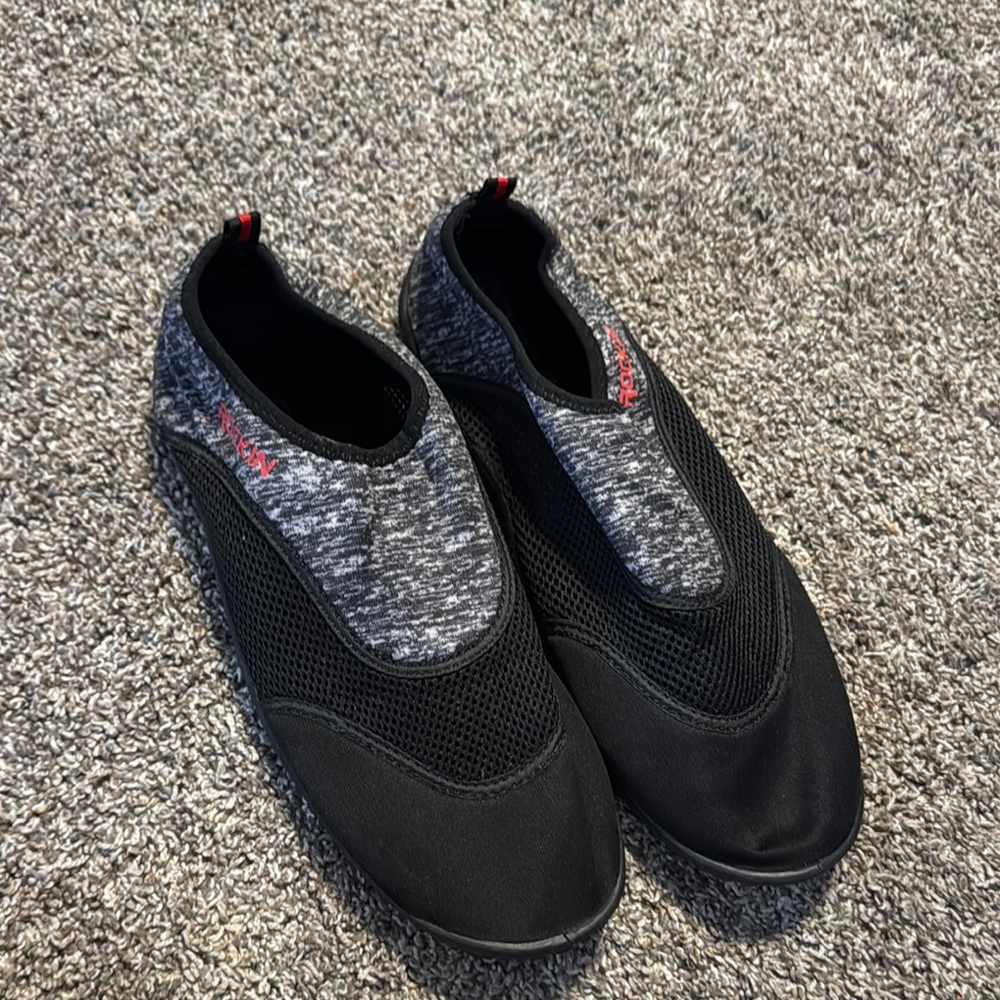 5/$25 Mens Sz 13 Watershoes